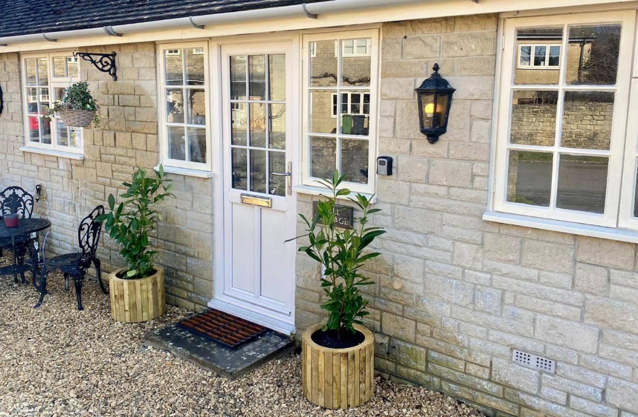 Well Cottage: A Cotswold Cottage At The Heart Of The Village Of 克拉德韦尔 外观 照片