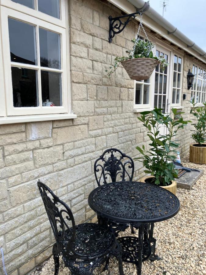 Well Cottage: A Cotswold Cottage At The Heart Of The Village Of 克拉德韦尔 外观 照片