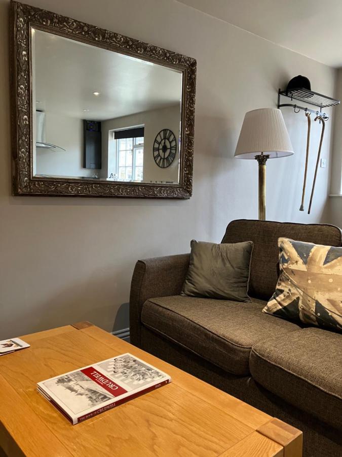 Well Cottage: A Cotswold Cottage At The Heart Of The Village Of 克拉德韦尔 外观 照片